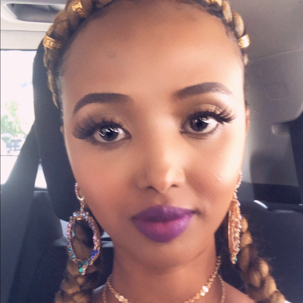 Meet your Posher, Ayan